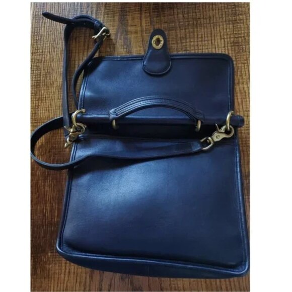 Authentic Coach 9927 Black Glove Leather Willis Station Crossbody Shoulder Bag - Picture 4 of 10